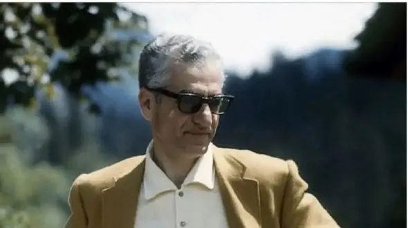 سفر به سال 1338؛ شاه در تبعید و ضیافت انگلیسی‌ها با استایل تاکیسدو