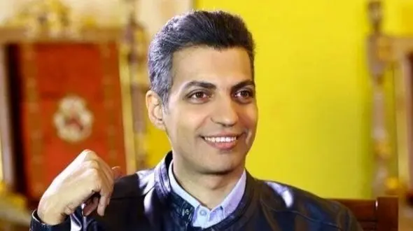 عکس ها / عادل فردوسی پور: این 2 خانه برای من نیست .../ خانه من 120 یا 130 متر است الان هم که همه چیز خیلی گران شده فوقش  700 یا 800 میلیون می ارزه ... هرکس می خواهد آماده ی فروش است ... /  حتی یک میلیارد اما نه دیگه 15 میلیارد....