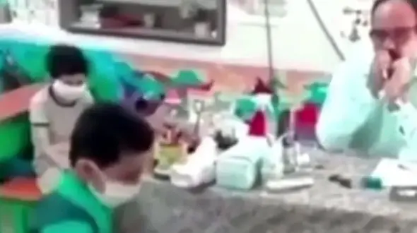 فیلم آواز شاد و دلنشین ! /  آقا معلم با سازدهنی اهنگ واویلا لیلی میزنه دانش آموز میرقصه با نمره بیست !