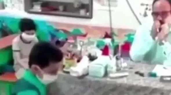 فیلم آواز شاد و دلنشین ! /  آقا معلم با سازدهنی اهنگ واویلا لیلی میزنه دانش آموز میرقصه با نمره بیست !