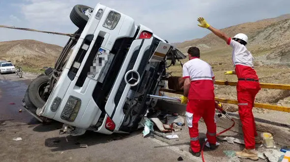 برخورد هولناک با تریلی حامل گاز / مصدومان به بیمارستان منتقل شدند + فیلم