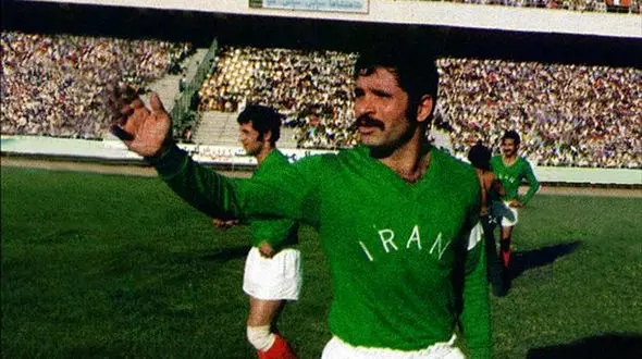 بهترین بازیکن تاریخ فوتبال ایران در آسایشگاه سالمندان در پاریس! + عکس