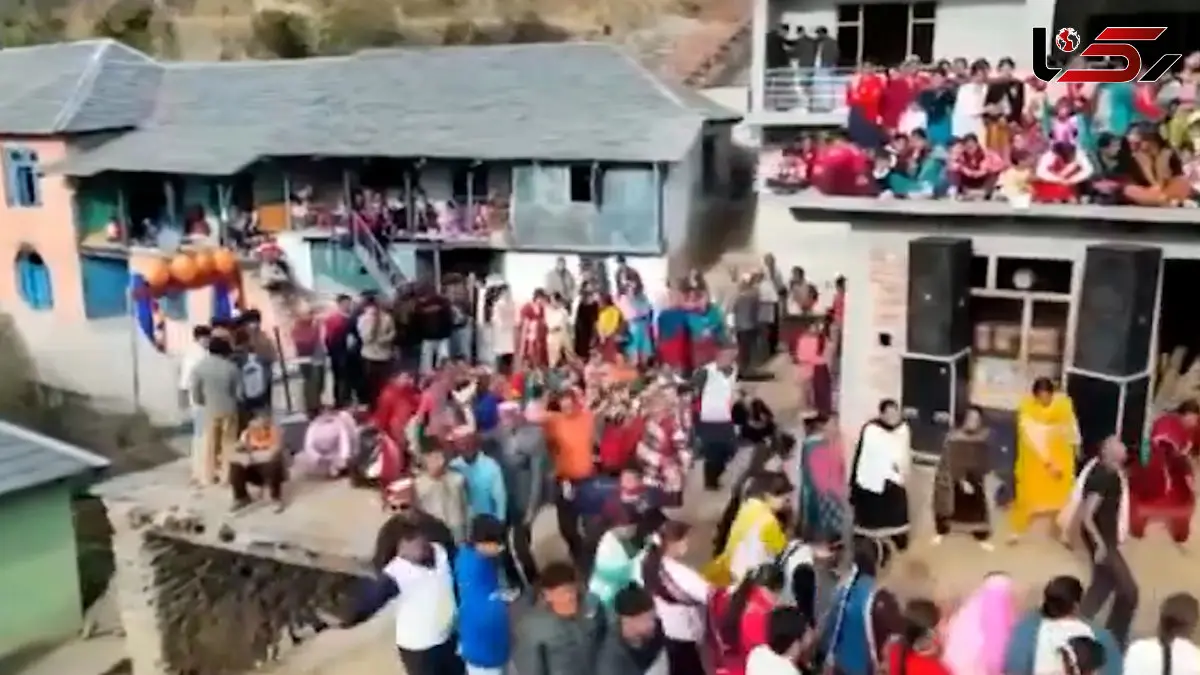 فیلم لحظه ریزش بام خانه‌ها در مراسم عروسی هندی