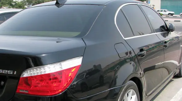  پلیس با شیشه دودی های غیرمجاز خودروها برخورد می کند