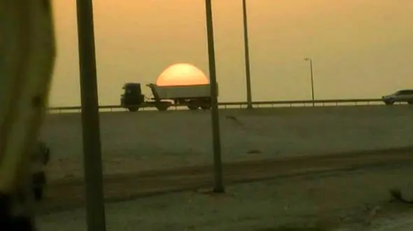 حمل خورشید توسط یک کامیون + عکس