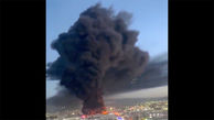 ببینید / آتش سوزی گسترده در مرکز بازیافت مقوا در مکزیک + فیلم وحشتناک