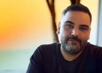 ویدئو/ صمیمت و مهربانی در جشن تولد 43 سالگی احسان علیخانی: قطعا تو این وضعیت به دنیا اومدن آدمی مثل من مهم نیست...