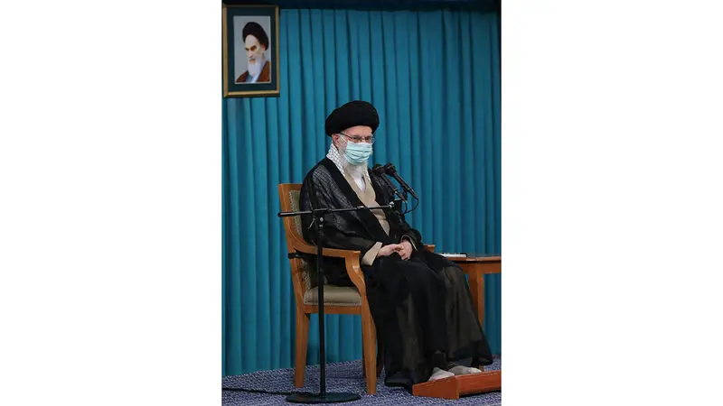 آیت الله خامنه ای رهبر انقلاب اسلامی در دیدار سید ابراهیم رئیسی رئیس‌جمهور و اعضای هیئت دولت