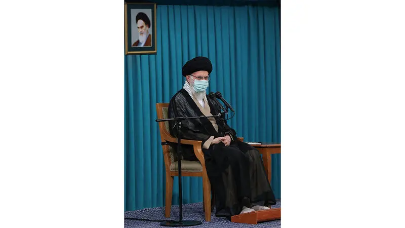 آیت الله خامنه ای رهبر انقلاب اسلامی در دیدار سید ابراهیم رئیسی رئیس‌جمهور و اعضای هیئت دولت
