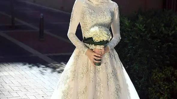 فیلم خلاقیت  حماسه ساز تازه عروس ایرانی برای دلبری از مادرشوهر ! / فقط با تزئین سالاد الویه جای غذای پلویی طنازی کرد !