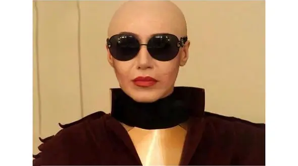 عمرا بدانید این خانم کچل کدام بازیگر زن است ؟! / بدانید شوک می شوید !