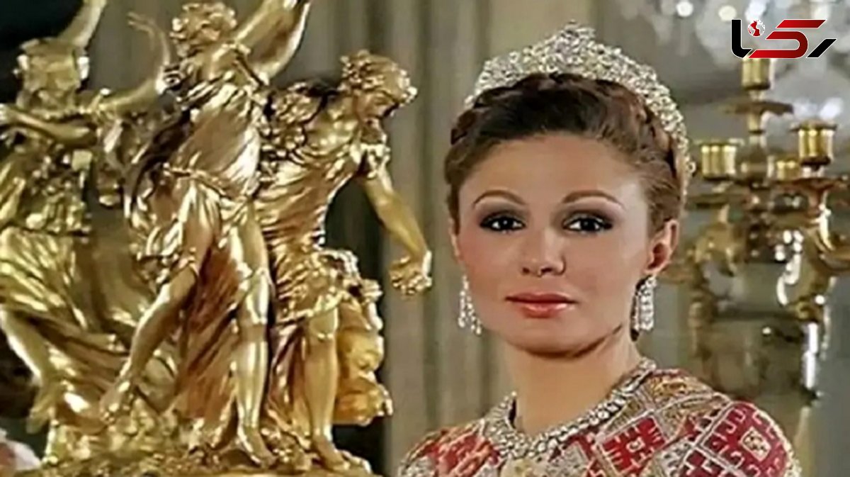 عکس سفر در زمان / فرح پهلوی در باغوحش و بازی با خرطوم فیل / در دهه 1340