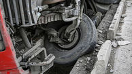 تصادف شدید کامیون با سمند در سعادت آباد 