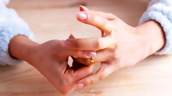 

وضعیت اجتماعی زنان  بعد از طلاق 
