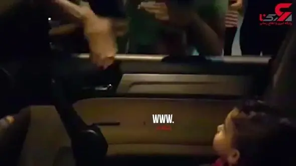 اقدام ستودنی تظاهرکنندگان لبنانی برای آرام کردن یک کودک + فیلم 