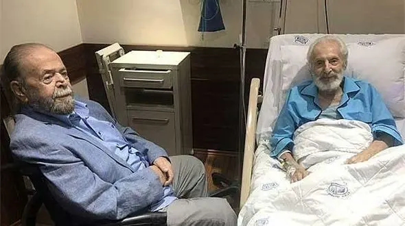 پدر سالار بر بالین کمال الملک در بیمارستان + عکس 