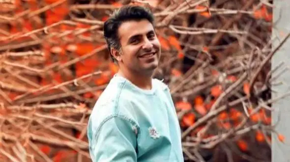 نگاه روز | علیرضا طلیسچی خواننده پاپ به همراه پدر و مادر و برادرش