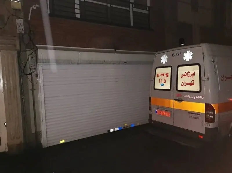 همسایه با قمه آمبولانس تهران را زمینگیر کرد / بیمار اورژانسی جان باخت + تصاویر
