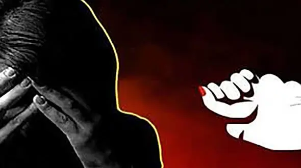 با پلیس وارد خانه شدم، زنم با مرد غریبه کنار هم بودند