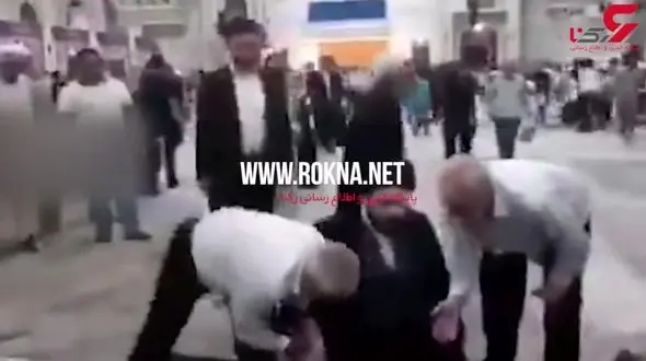 واکنش سید علی خمینی به افرادی که قصد بوسیدن دستش را دارند+ فیلم 