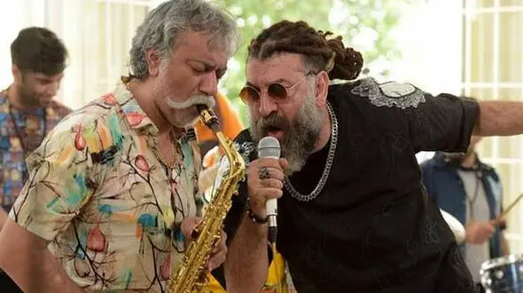 خوانندگی علی انصاریان قبل از کرونا + فیلم