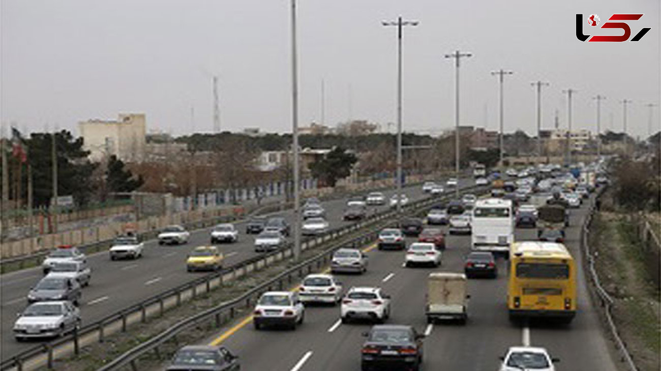 ترافیک در آزادراه کرج-تهران نیمه سنگین است
