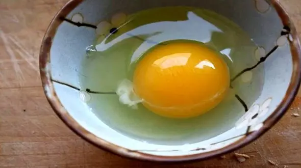 تشخیص تخم مرغ خراب: راهنمای کامل و گام‌ به‌ گام