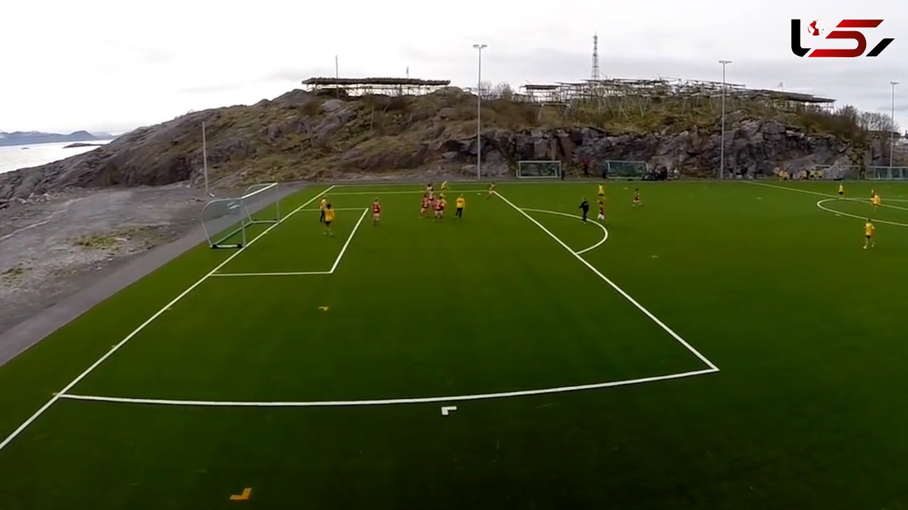 با یک استادیوم فوتبال کاملاً متفاوت، واقع در دل آبهای بی کران، آشنا شوید + فیلم