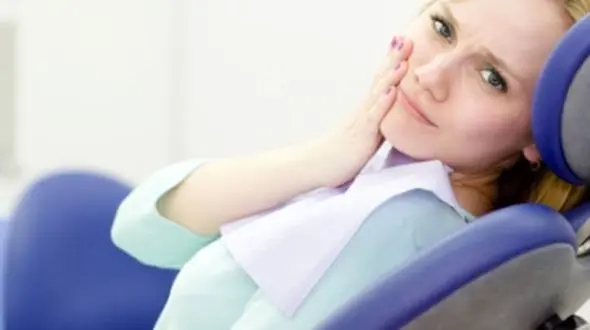 جرم‌ گیری دندان چیست و چه فوایدی دارد؟ پاسخ به پرسش‌ های رایج