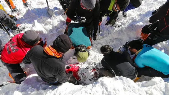 شرایط بد خانواده های داغدیده کوهنوردان حادثه دیده اشترانکوه