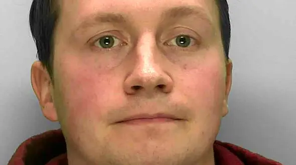 آزار شیطانی 2 دختر توسط بادیگارد ملکه بریتانیا  + عکس