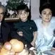 عکس سفر در زمان /  فرح دیبا در مراسم سوم مرگ محمدرضا پهلوی همراه پسرانش /  سال 1359