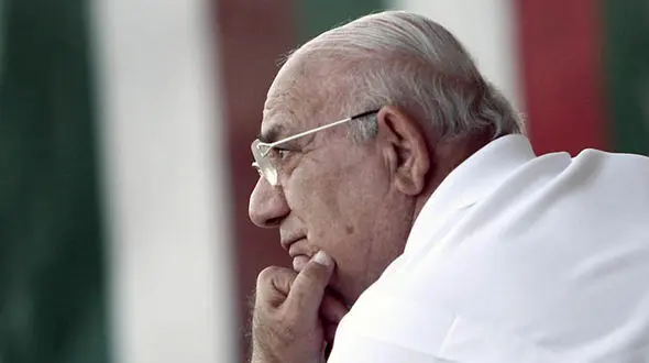 اولین سرمربی تاریخ تیم ملی در جام جهانی : ورزش را سیاسی نکنید / اوکراین ، آب در هاون می‌کوبد