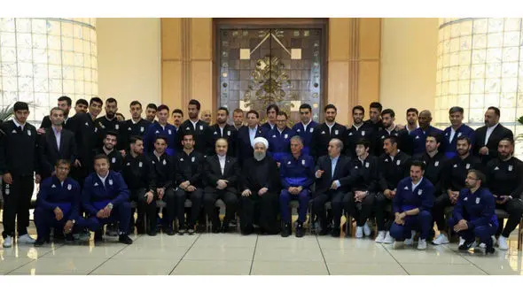 عکس یادگاری حسن روحانی با کی روش