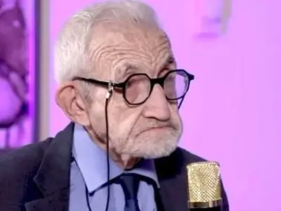 «اردشیر کاظمی» در 32 سالگی در اولین فیلمش در کنار «جمشید مشایخی»؛ سال 49