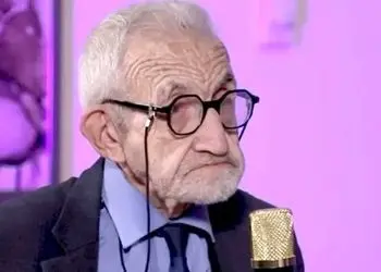 «اردشیر کاظمی» در 32 سالگی در اولین فیلمش در کنار «جمشید مشایخی»؛ سال 49