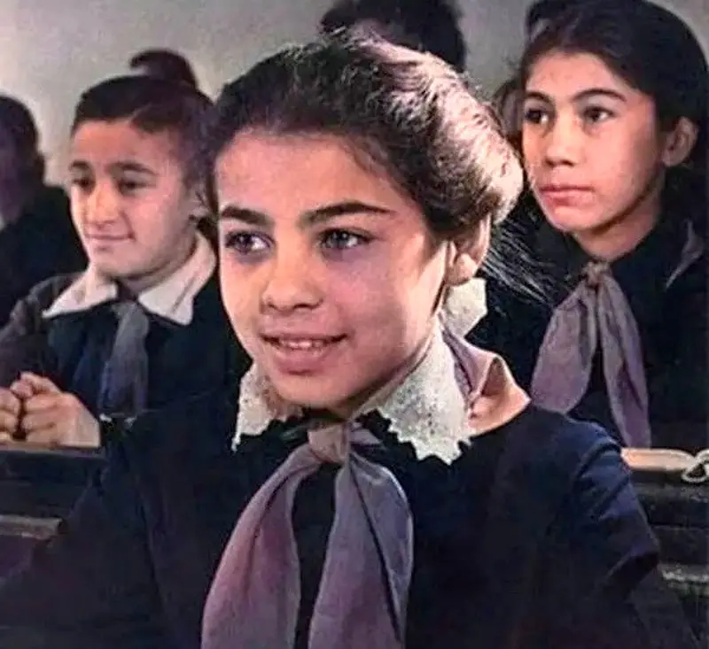 کودکی آفرین عبیسی