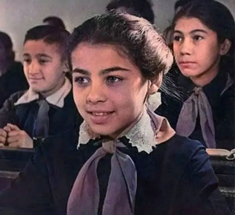 کودکی آفرین عبیسی