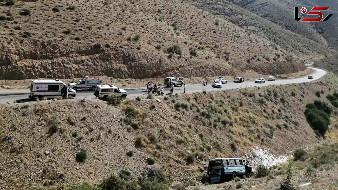 سقوط خونین مینی بوس به دره فیروزکوه / حال 15 نفر وخیم است