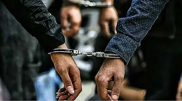سارقان خطرناک نعمت آباد در حین زورگیری دستگیر شدند/ 4 قبضه سلاح از آنها کشف شد