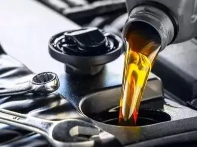 چرا روغن موتور تبخیر می‌شود؟ علت‌ ها و راهکارها