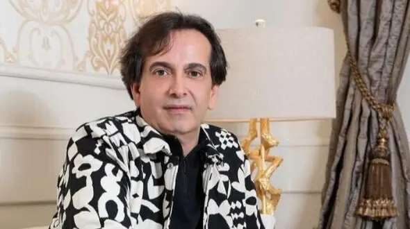  دکوراسیون آنتیک و چیدمان مجلل خانه دوبلکس رامسین کبریتی در کانادا / از تخت شاه نشین، گلیم سنتی، عتیقه جات برنزی تا پرده های طلاکوب !