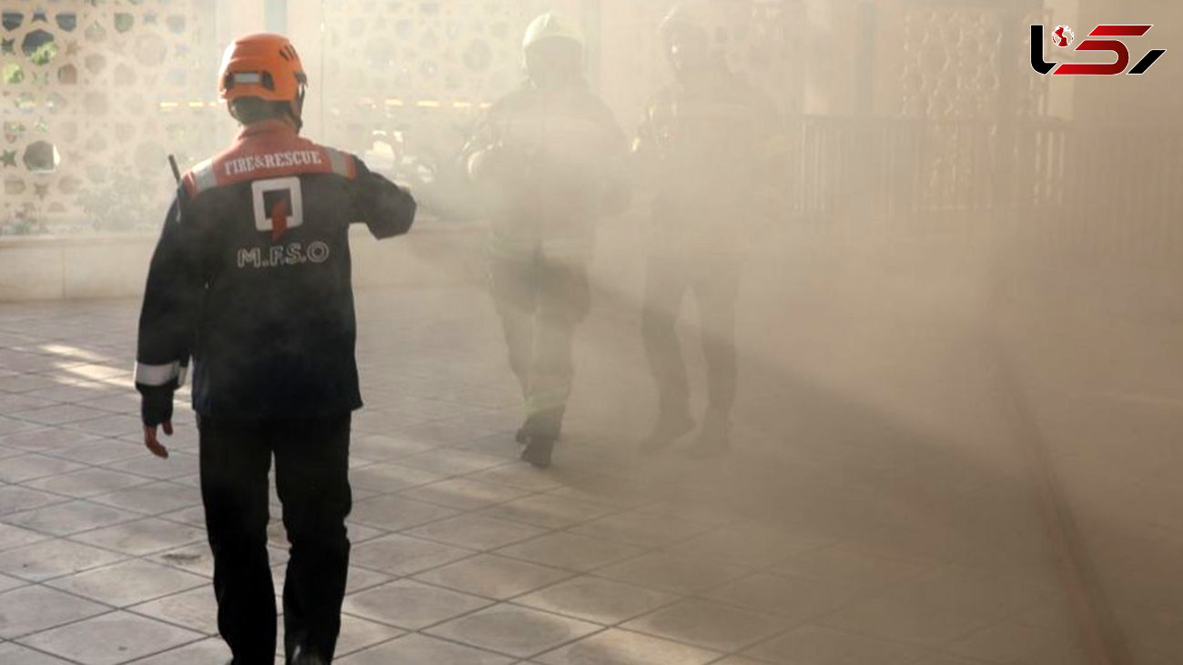 عکس از عملیات نجات 100مسافر از آتش سوزی یک هتل در مشهد 