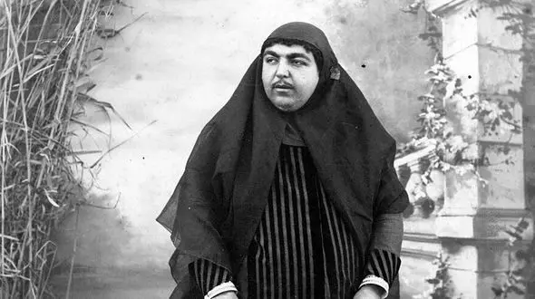 داستان فرار دختر ناصر الدین شاه قاجار از مکتب خانه+عکس