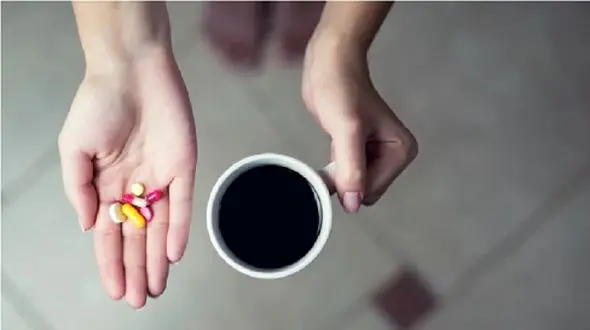 چطور قهوه می‌ تواند اثر آنتی‌ بیوتیک‌ ها را تغییر دهد؟