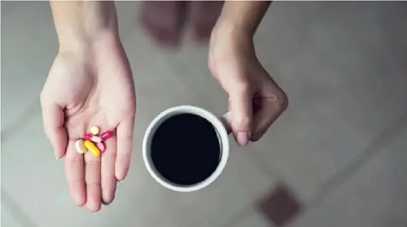 چطور قهوه می‌ تواند اثر آنتی‌ بیوتیک‌ ها را تغییر دهد؟