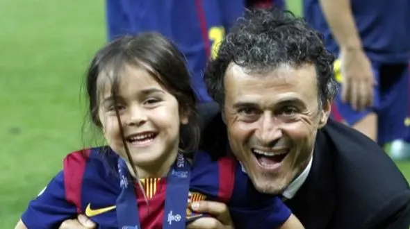 این جام برای توست ژانا؛ انریکه در زمین جشن گرفت، دخترش در آسمان‌ها