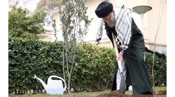 هر کس توانایی دارد در کنار دولت، سیل‌زدگان سیستان و بلوچستان را یاری کند / ملت ایران با حضور در انتخابات جهاد کرد