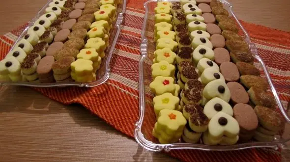 چرا باید در زمستان کمتر شیرینی بخوریم؟