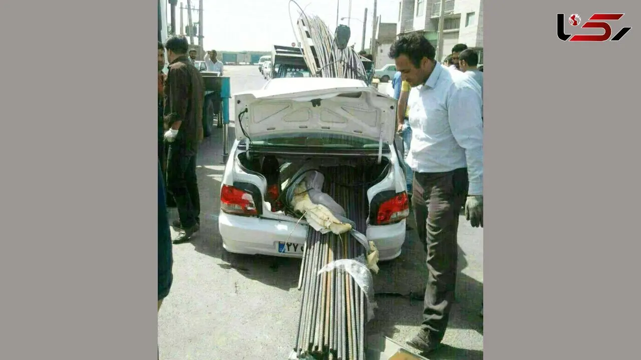 عجیب ترین عکس از یک تصادف / میلگردها از وسط پراید رد شدند !